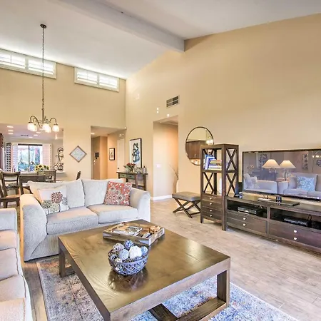 Palm Desert Condo - 6 Miles To El Paseo!